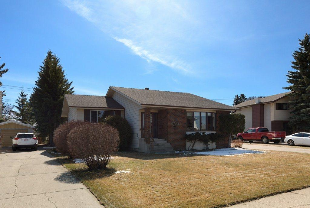 7119 95 Av NW  