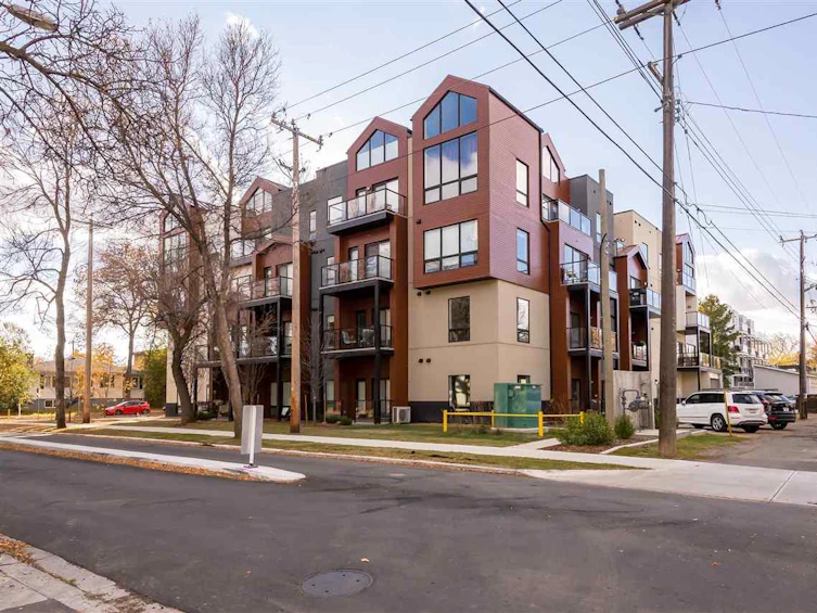 406-10006 83 Avenue NW, Edmonton, AB, T6E 2C2