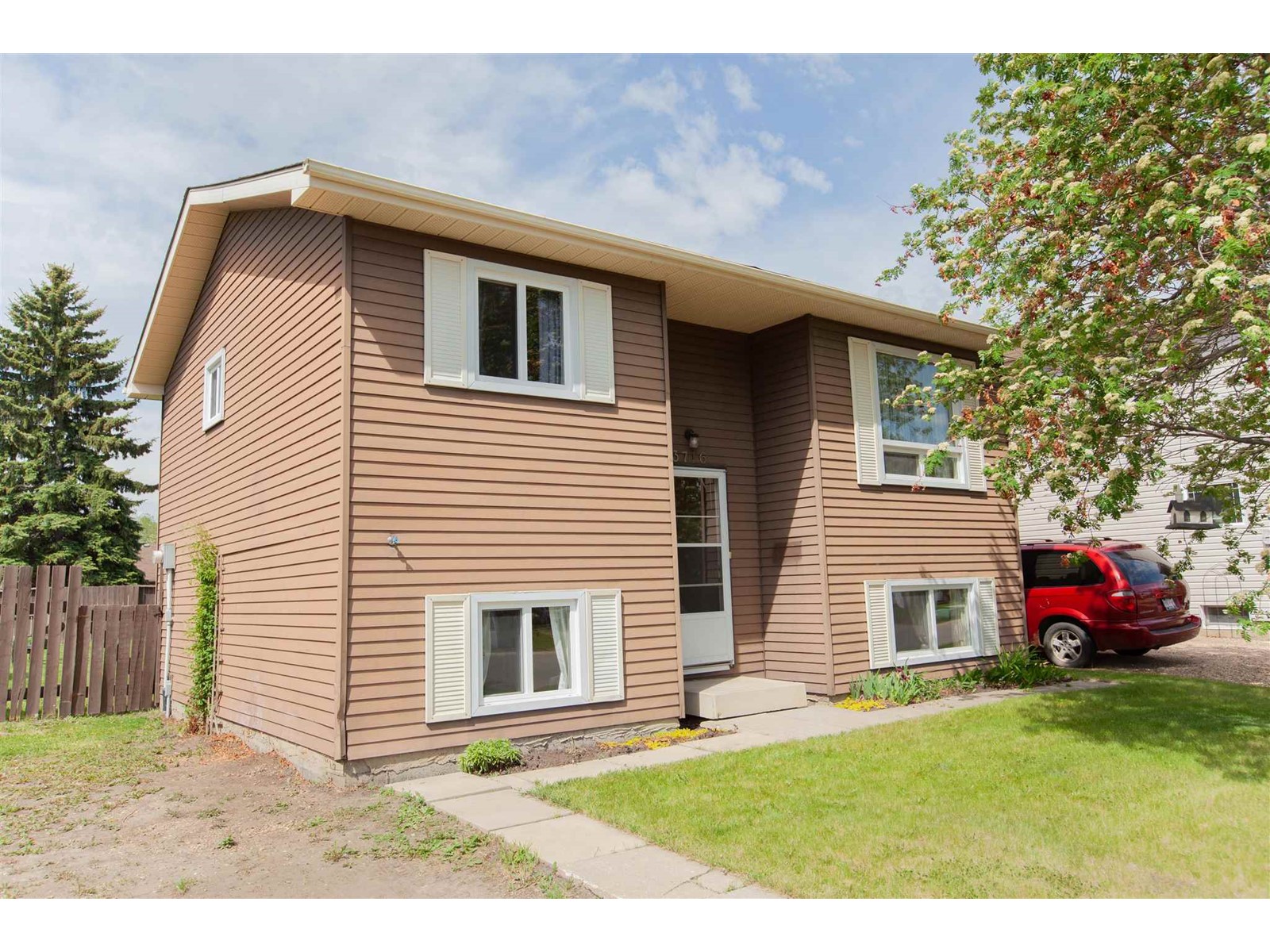 3716 45 Street NW, Edmonton, AB, T6L 3S7