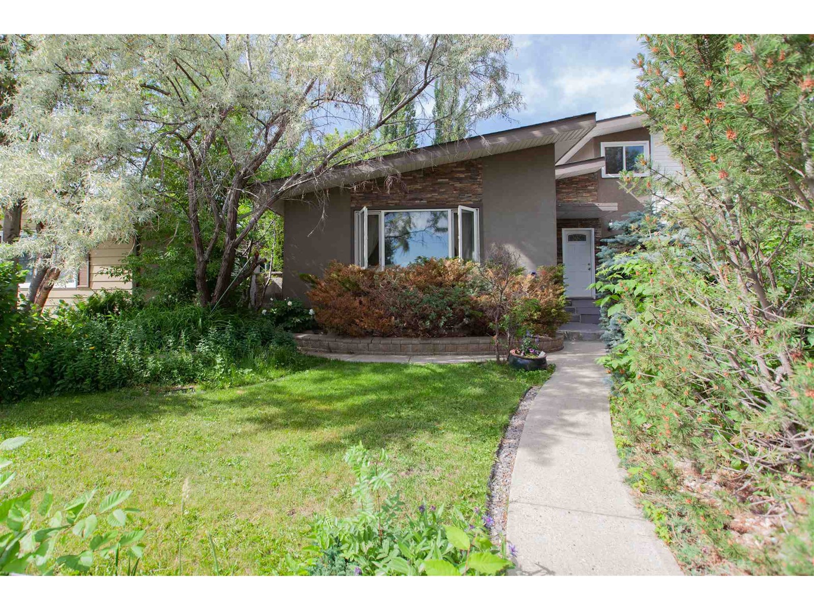 11232 40 Avenue NW, Edmonton, AB, T6J 0R2