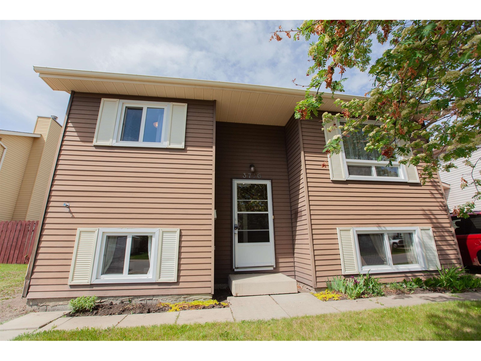3716 45 Street NW, Edmonton, AB, T6L 3S7