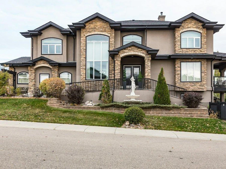 3033 Macneil Wy NW, Edmonton, AB, T6R 3V1