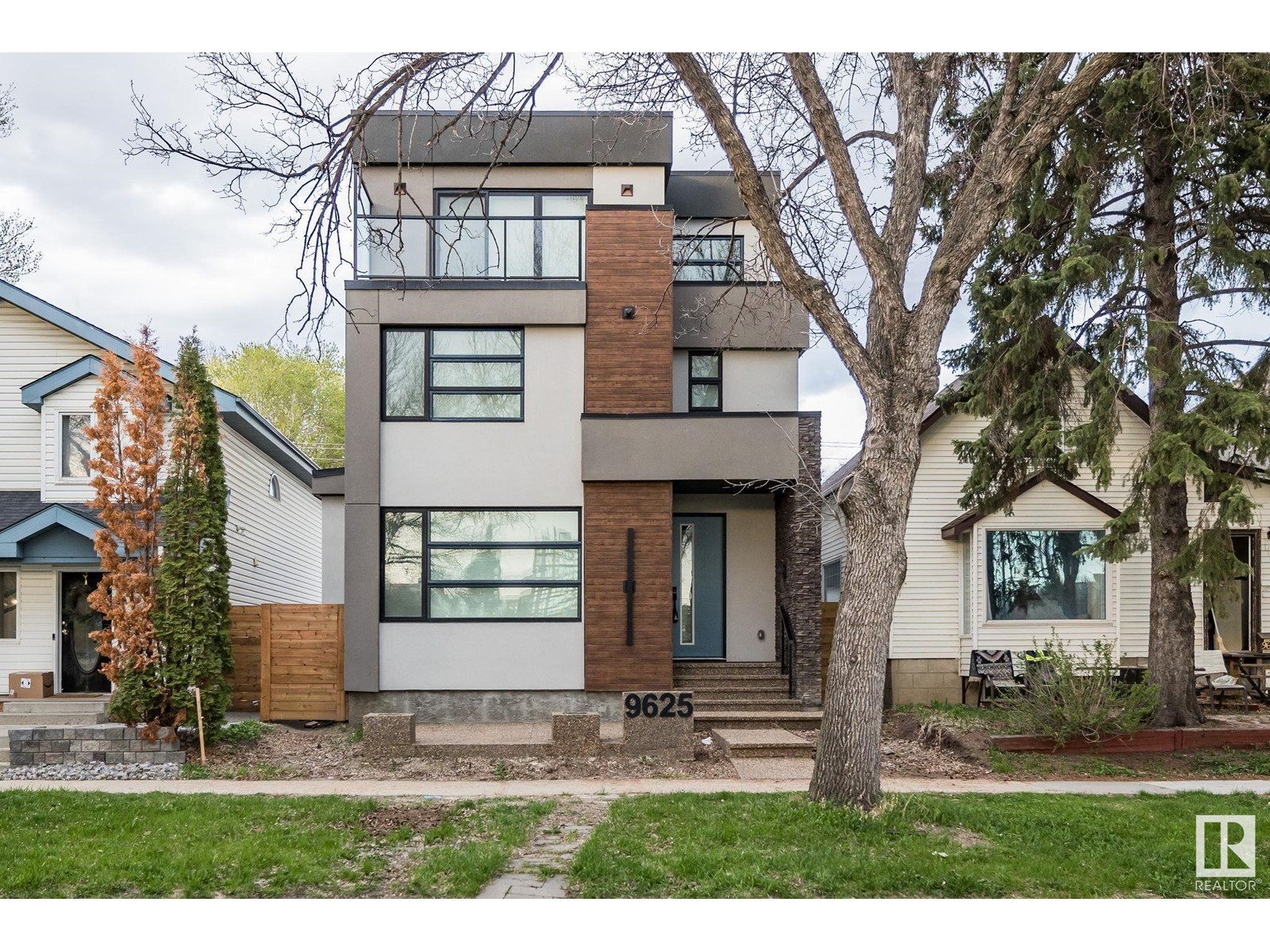 9625 101 Street NW, Edmonton, AB, T5K 0W7