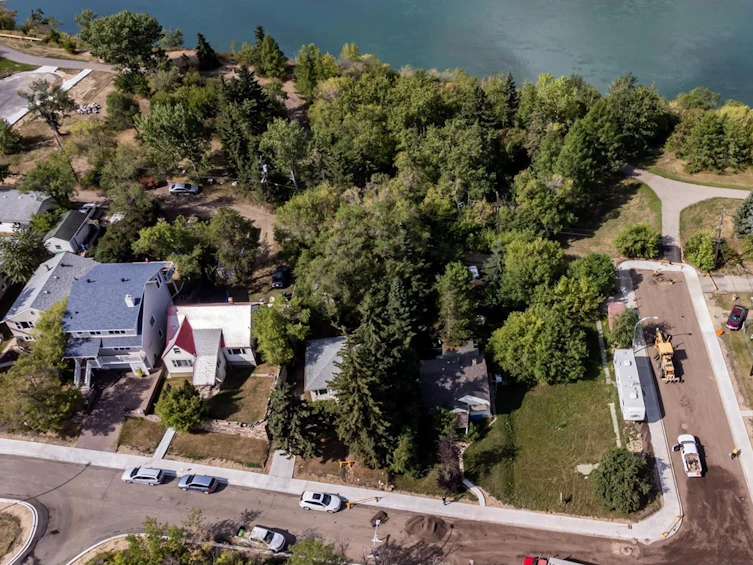 9556 99a Street NW, Edmonton, AB, T6E 3W6