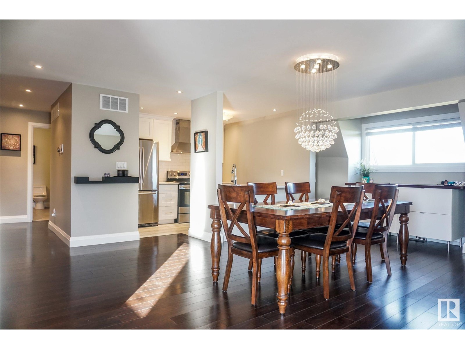 5979 40 Avenue NW, Edmonton, AB, T6L 3P6
