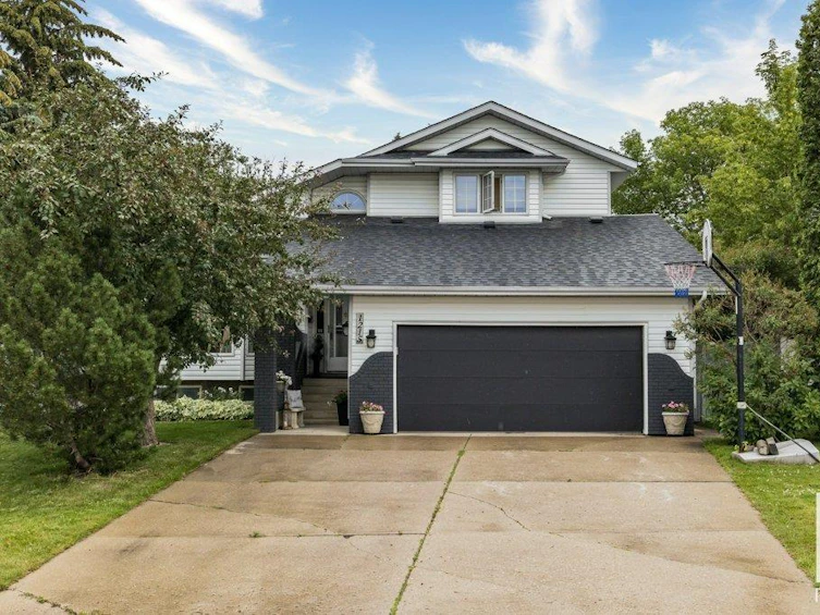 1215 56 Street NW, Edmonton, AB, T6L 2B2