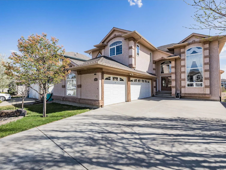 10811 6 Avenue SW, Edmonton, AB, T6W 1G3