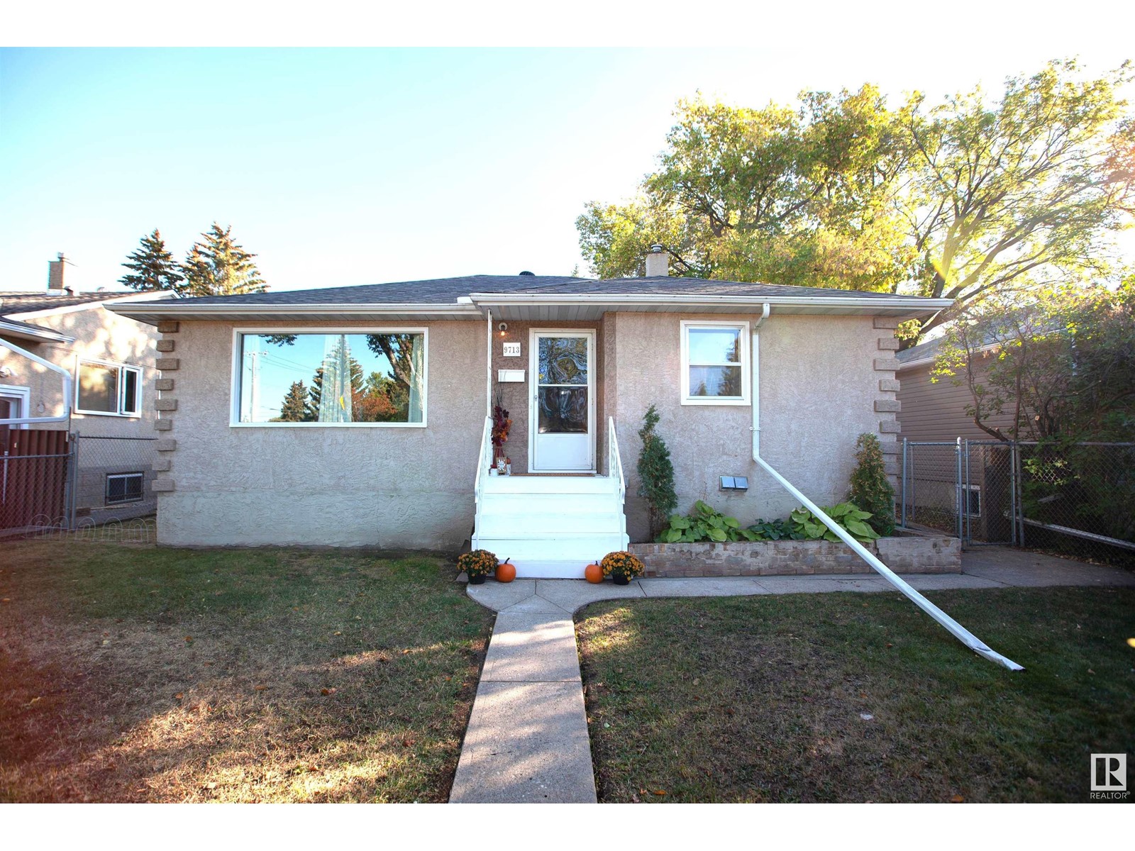 9713 68 Avenue NW, Edmonton, AB, T6E 0R3