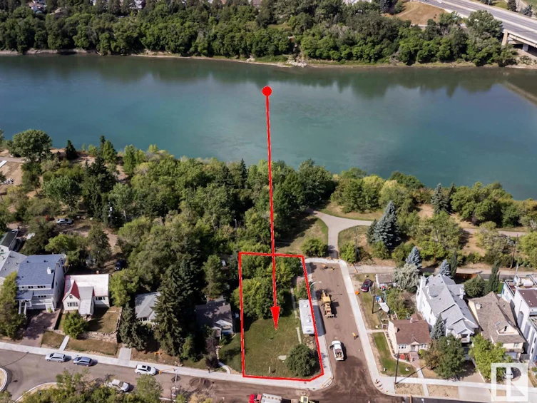 9556 99a Street NW, Edmonton, AB, T6E 3W6