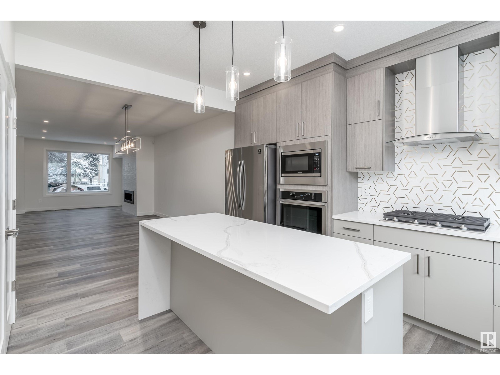 9813 70 Avenue NW, Edmonton, AB, T6E 0V6