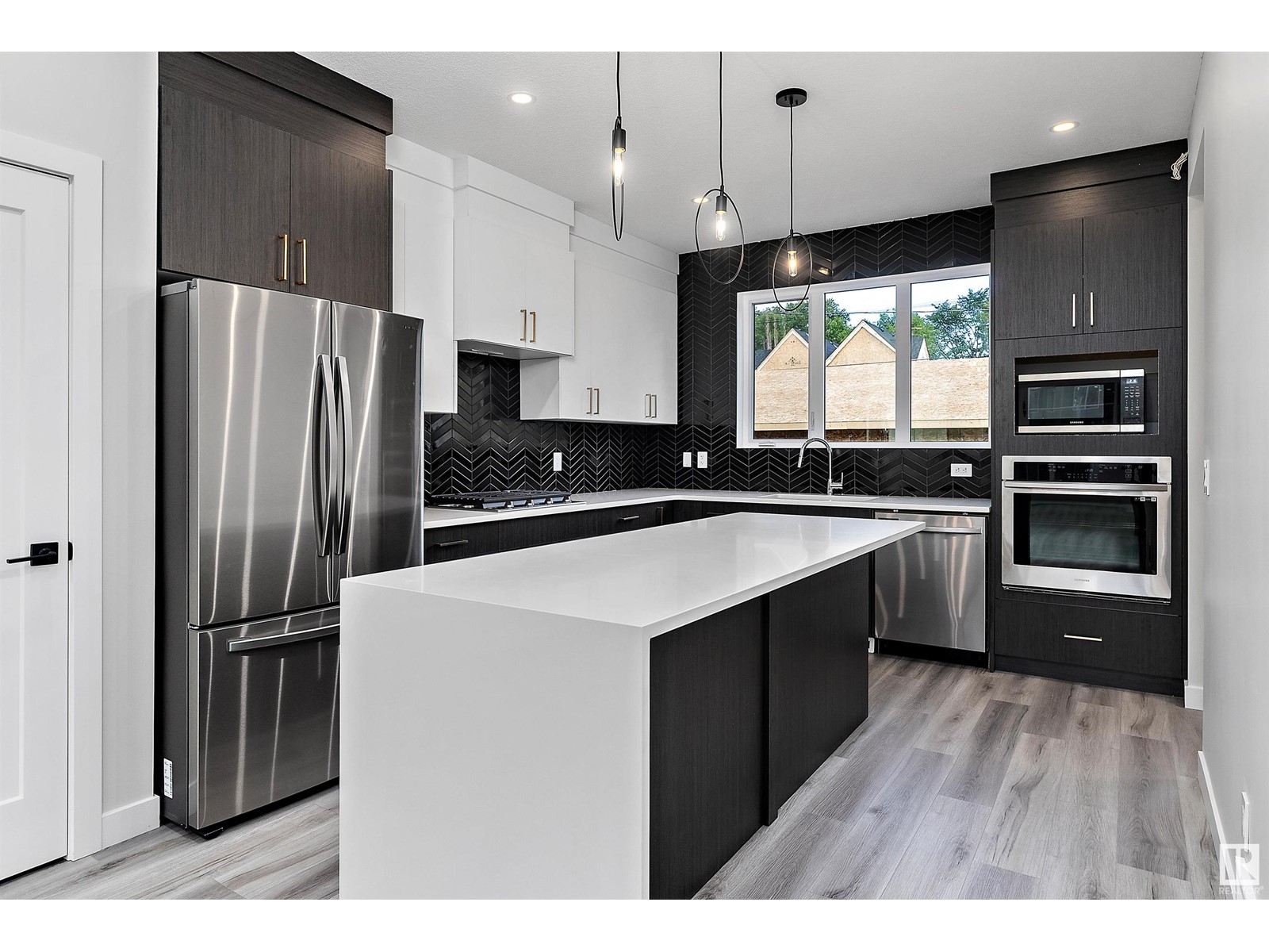 7552 80 Avenue NW, Edmonton, AB, T6C 0S4