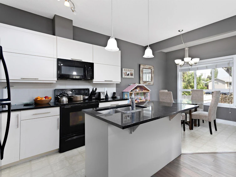 13015 132 Avenue NW, Edmonton, AB, T5L 3R2