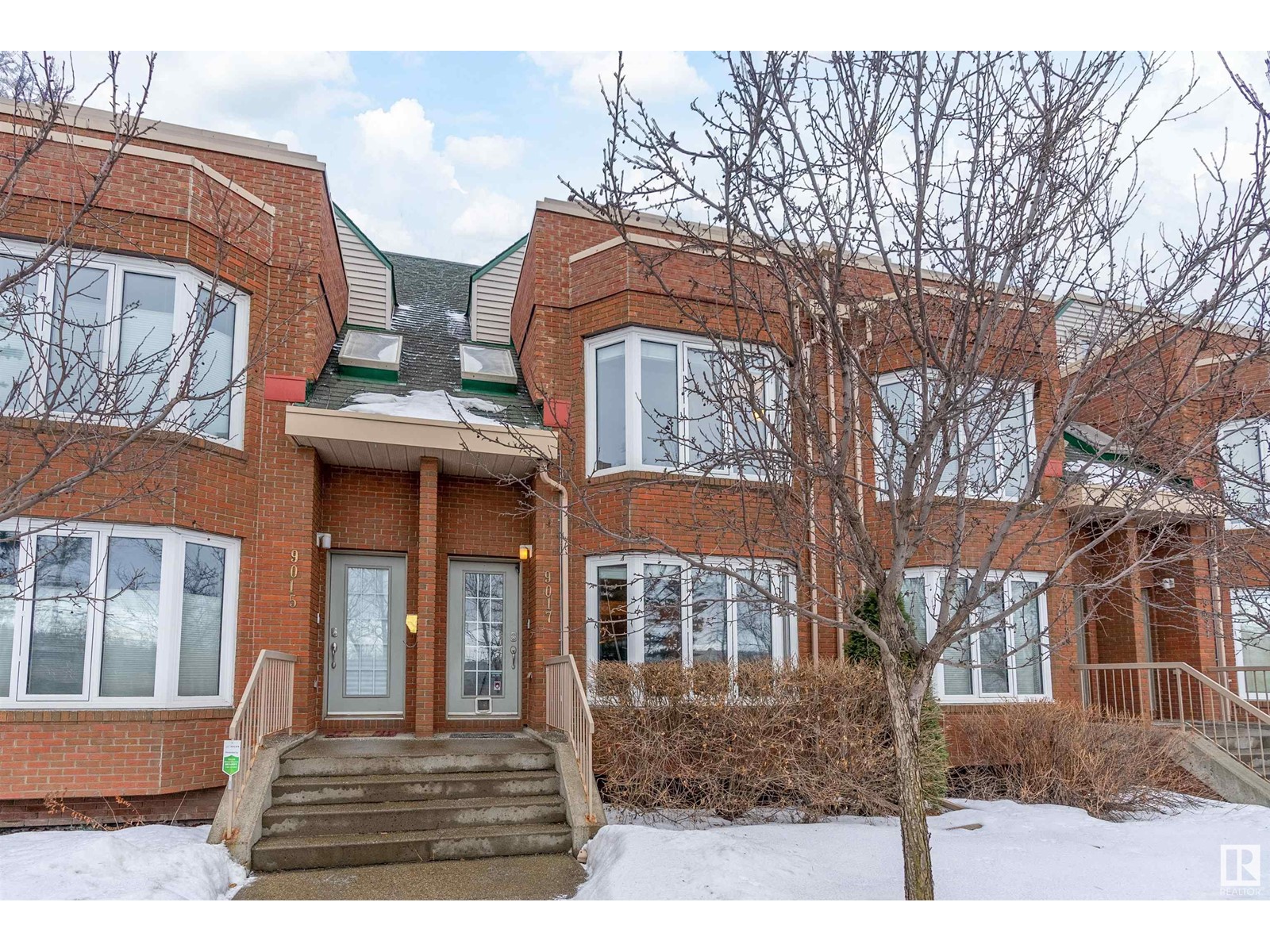 9017 98 Avenue NW, Edmonton, AB, T6C 4P2