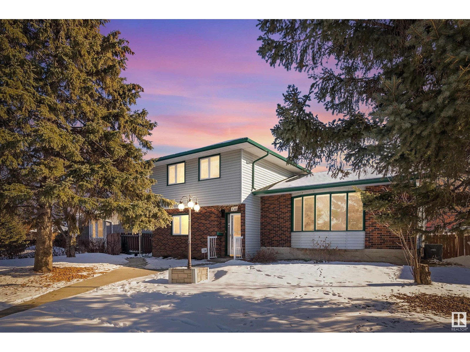 7311 44 Avenue NW, Edmonton, AB, T6K 0W3