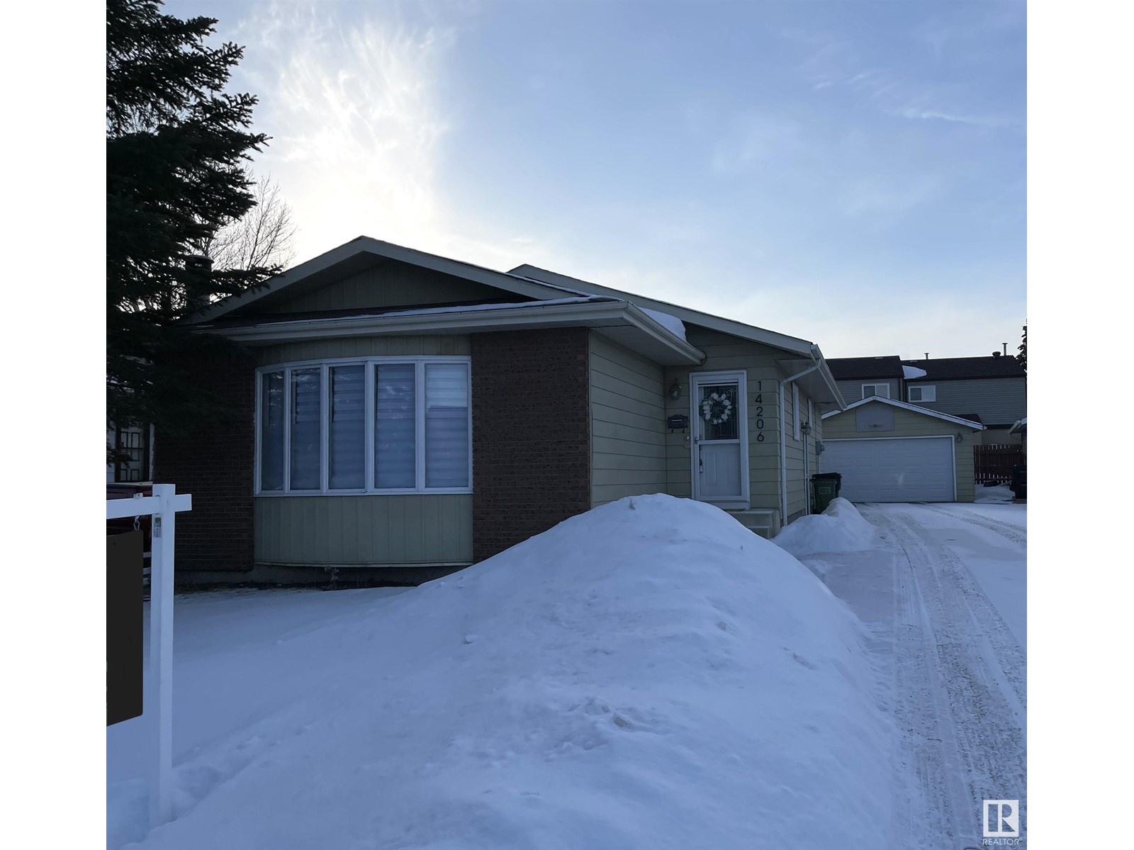 14206 22a Street NW, Edmonton, AB, T5Y 1E1