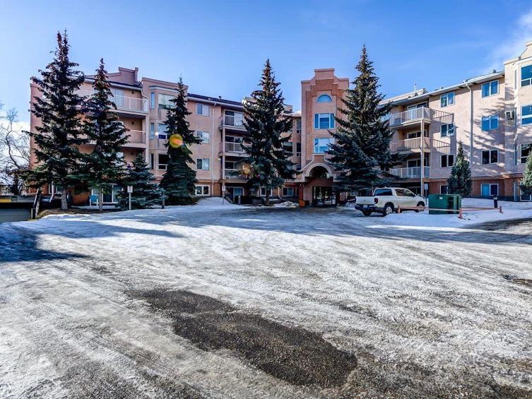 112-10945 21 Avenue NW, Edmonton, AB, T6J 6R3