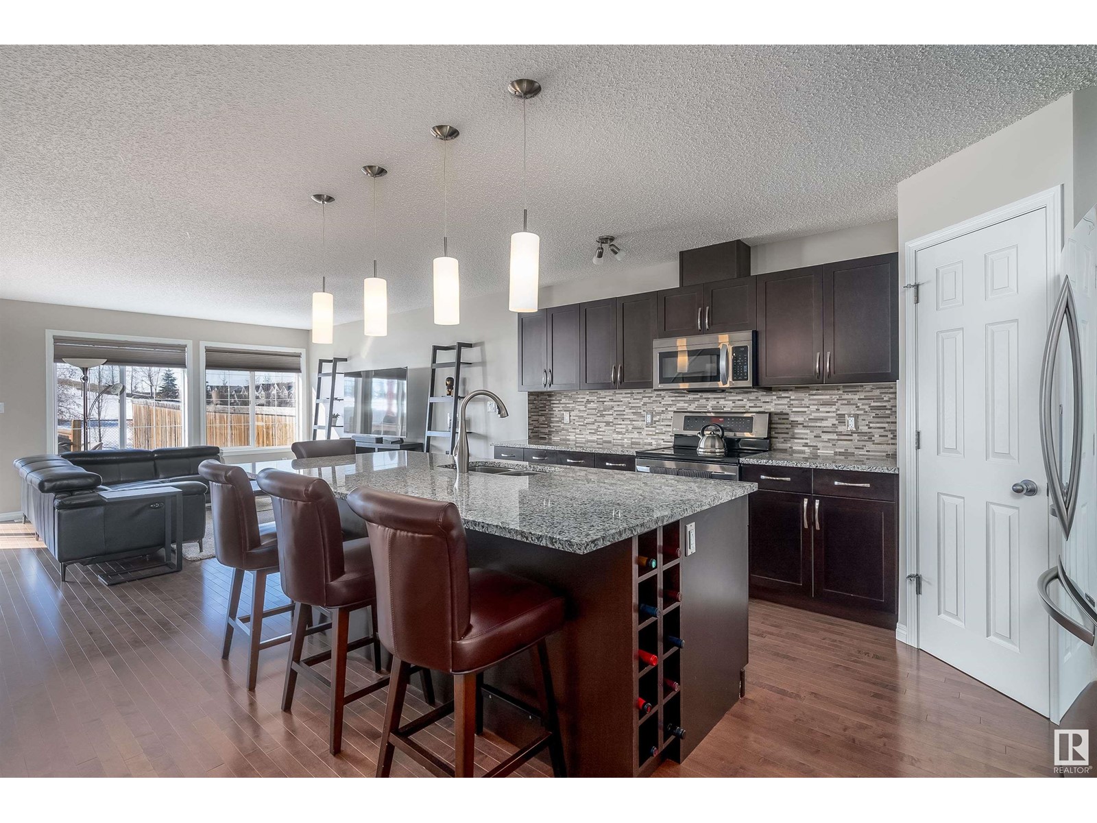 2166 67 Street SW, Edmonton, AB, T6X 1V7