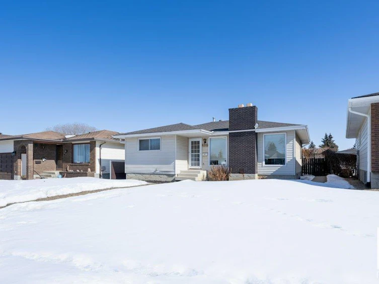 2123 79 Street NW, Edmonton, AB, T6K 2E7