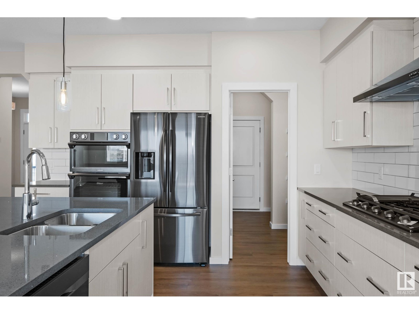 8036 227 Street NW, Edmonton, AB, T5T 7S8