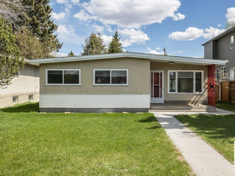 9625 163 Street NW, Edmonton, AB, T5P 3M9