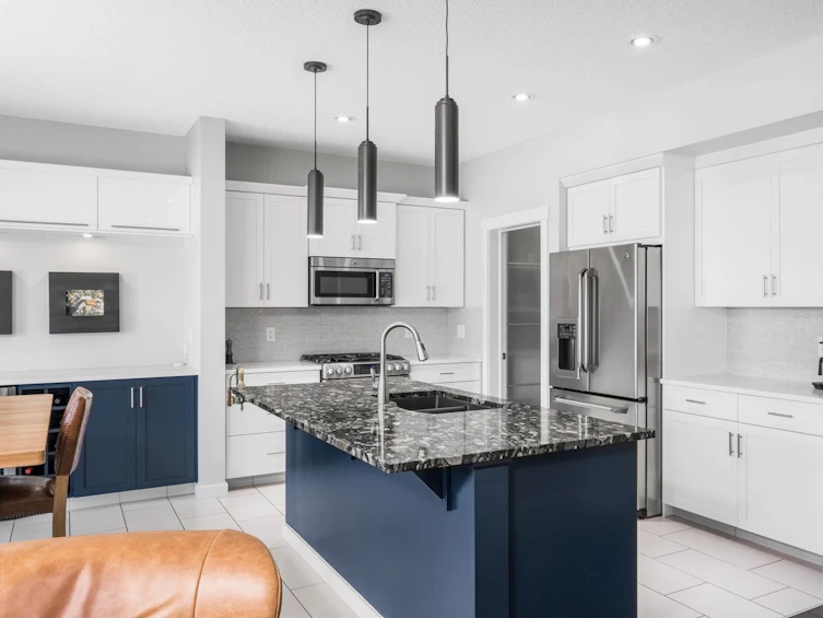 8436 18 Avenue SW, Edmonton, AB, T6X 0R7