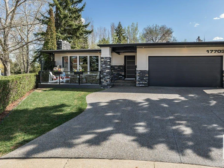 17703 86 Avenue NW, Edmonton, AB, T5T 0N9