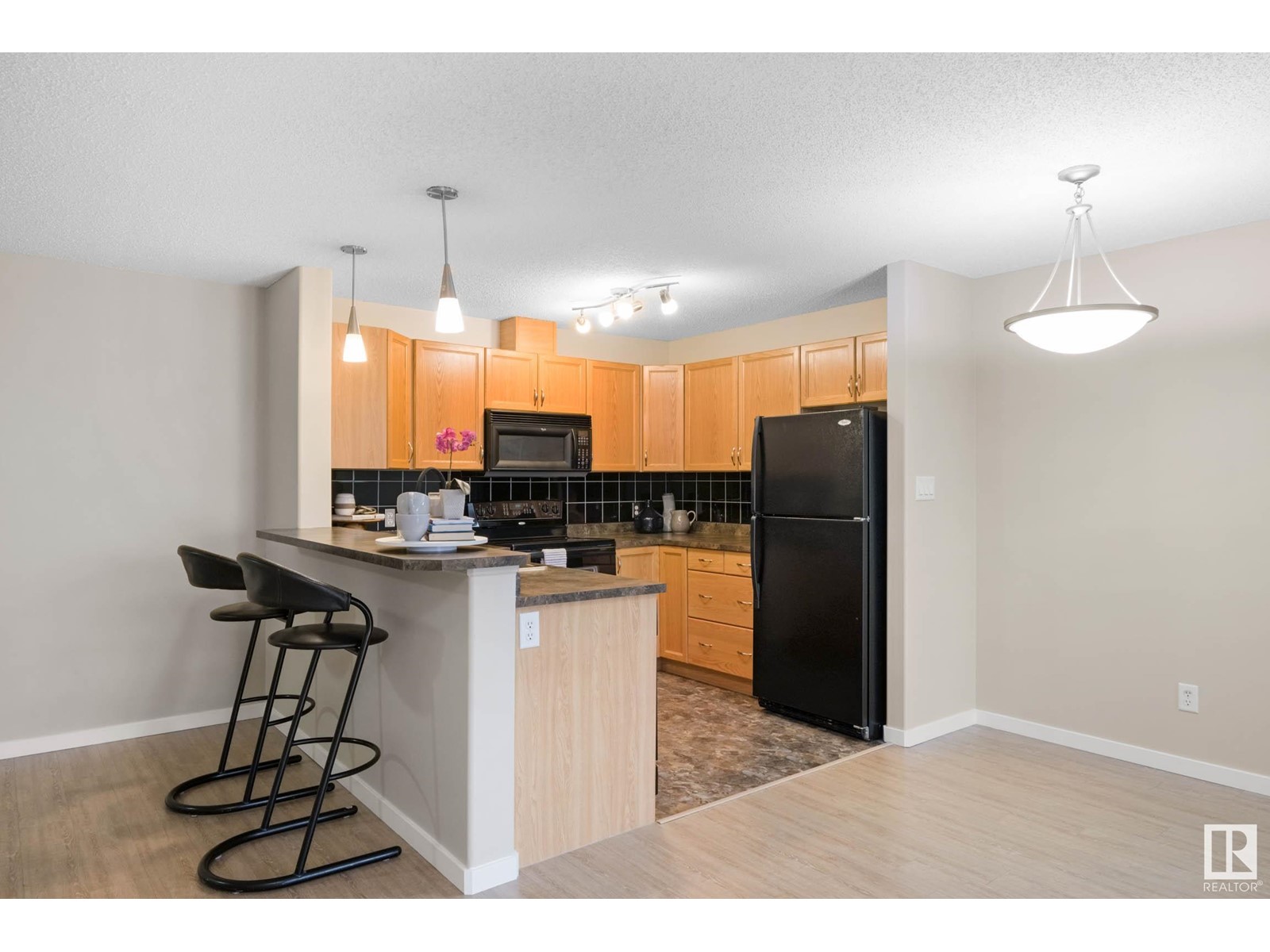 322-17415 99 Avenue NW, Edmonton, AB, T5T 0W8
