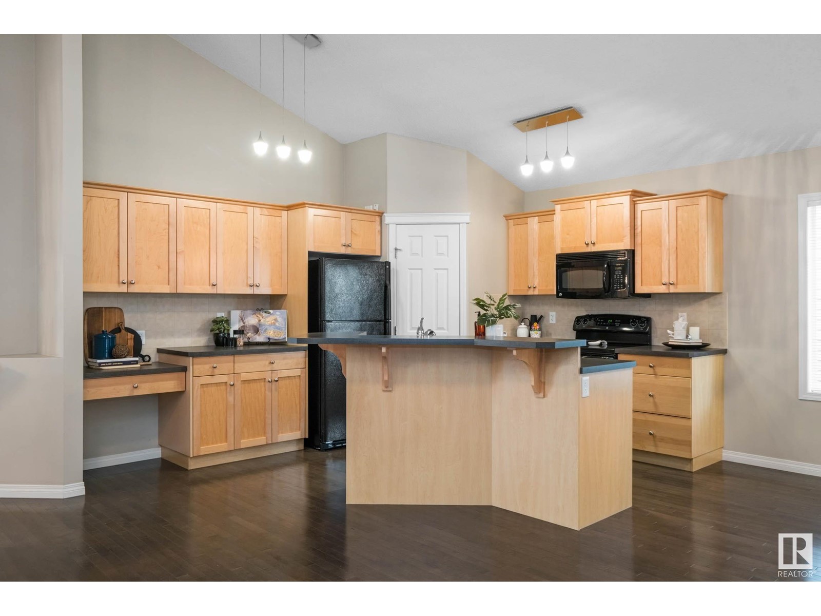 7707 16 Avenue SW, Edmonton, AB, T6X 1M2