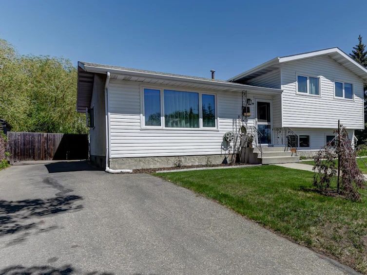 5002 57 Avenue, Leduc, AB, T9E 5S3