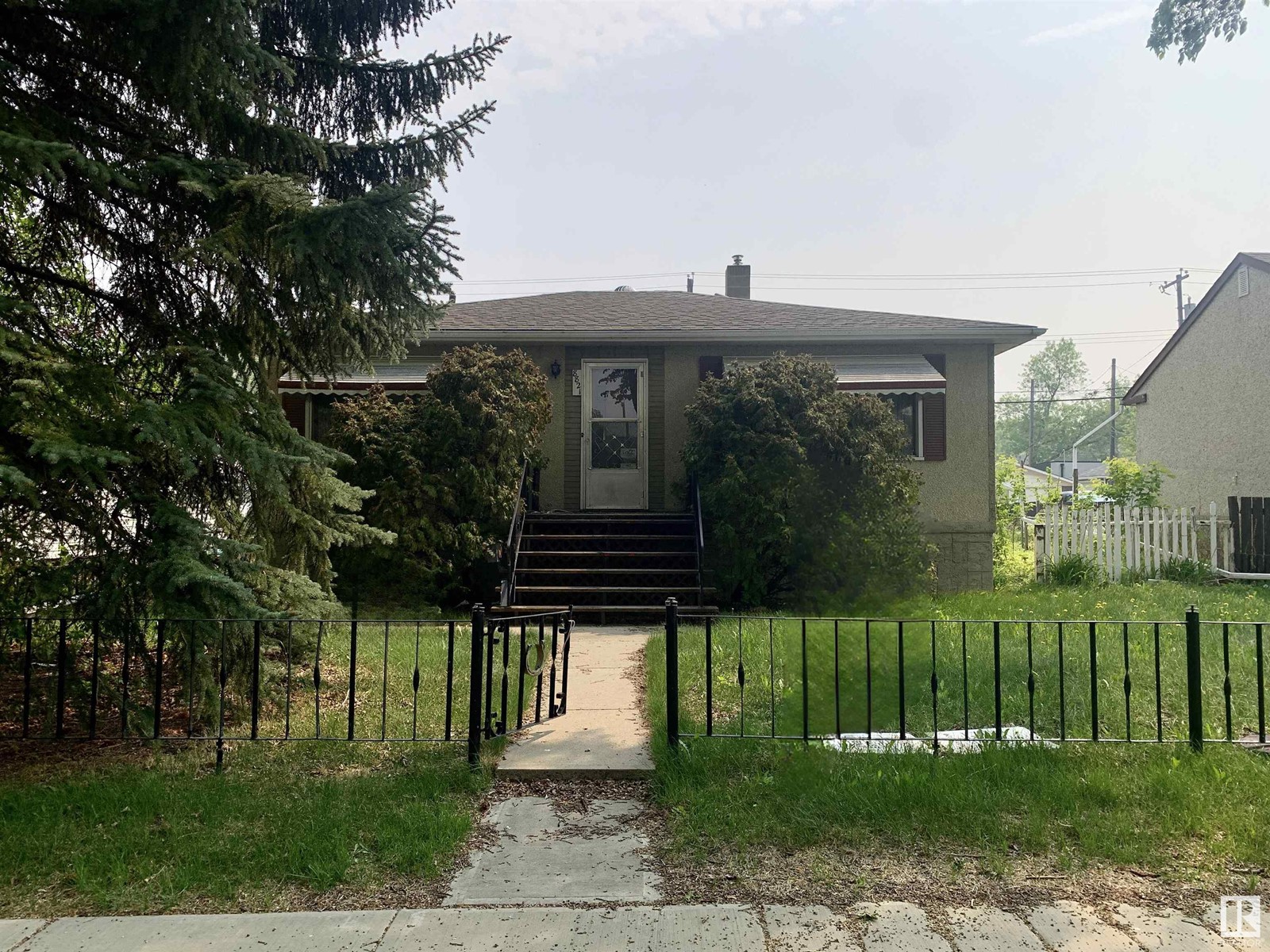 8821 91 Street NW, Edmonton, AB, T6C 3N3