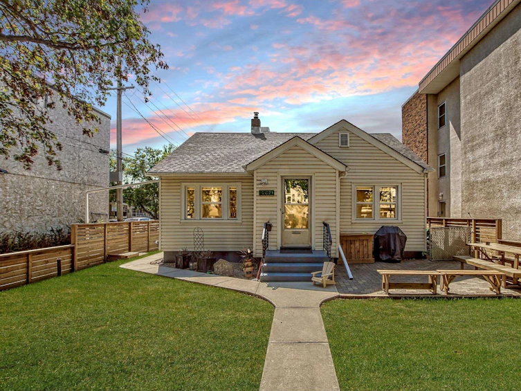 12021 103 Avenue NW, Edmonton, AB, T5K 0S9
