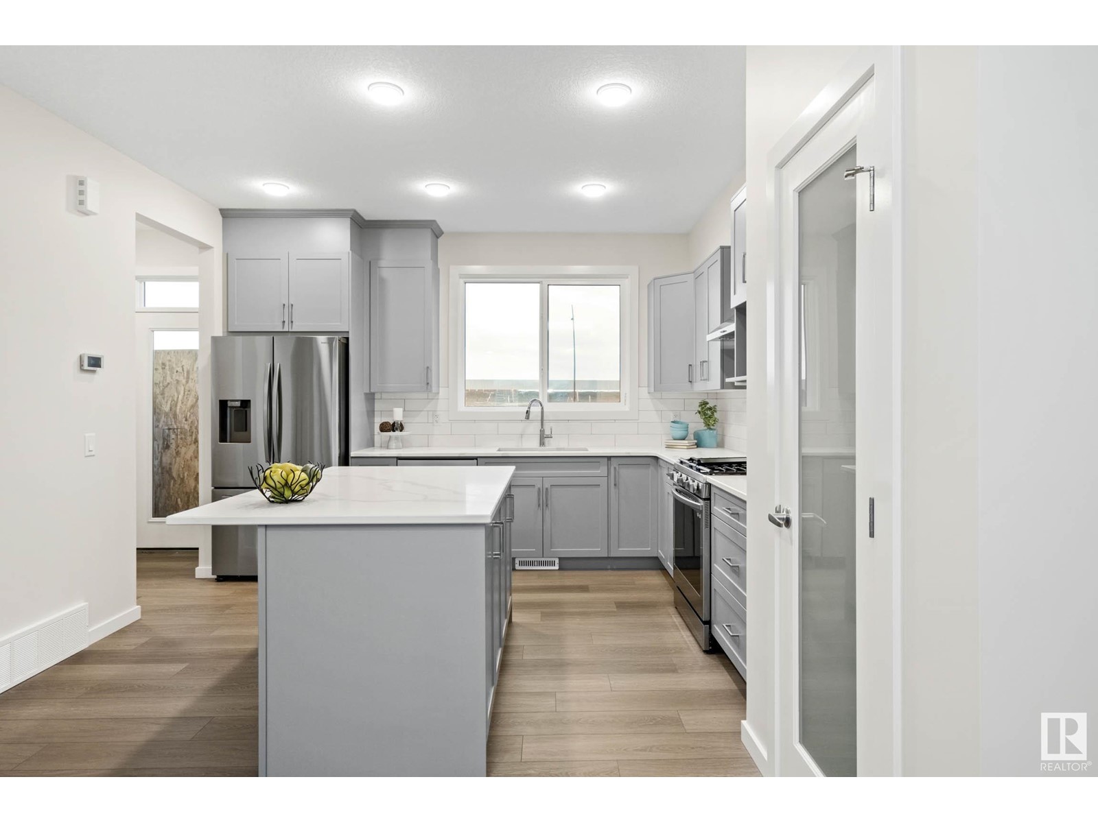 20731 25 Avenue NW, Edmonton, AB, T6M 1P4