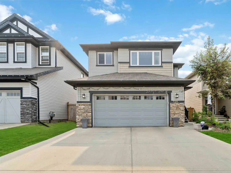 729 37a Avenue NW, Edmonton, AB, T6T 0S2