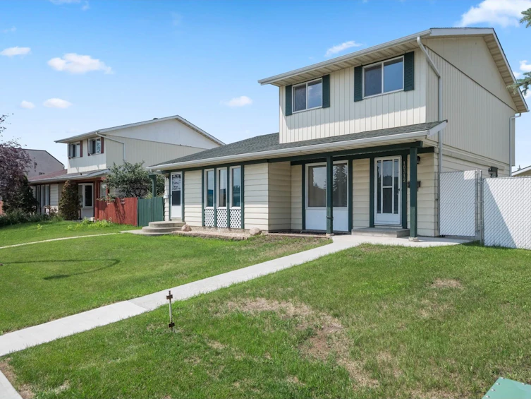 10312 158 Avenue NW, Edmonton, AB, T5X 4H4