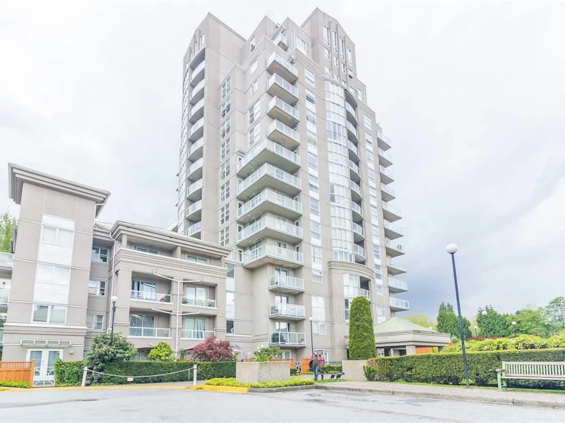 204 - 10523 University Drive, Surrey BC V3T 5T8