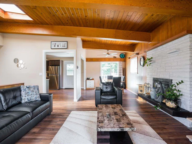 13777 Blackburn Avenue, Surrey BC V4B 2Z1