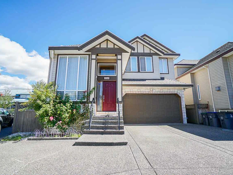 8068 135a Street, Surrey BC V3W 1R4