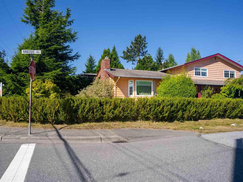 15881 Russell Avenue, Surrey BC V4B 2S5