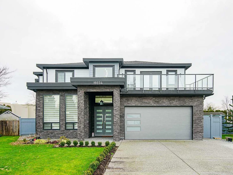 19234 59a Avenue, Surrey BC V3S 7S8