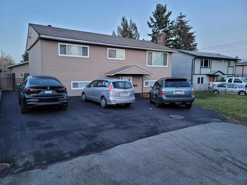 14669 106a Avenue, Surrey BC V3R 1T7