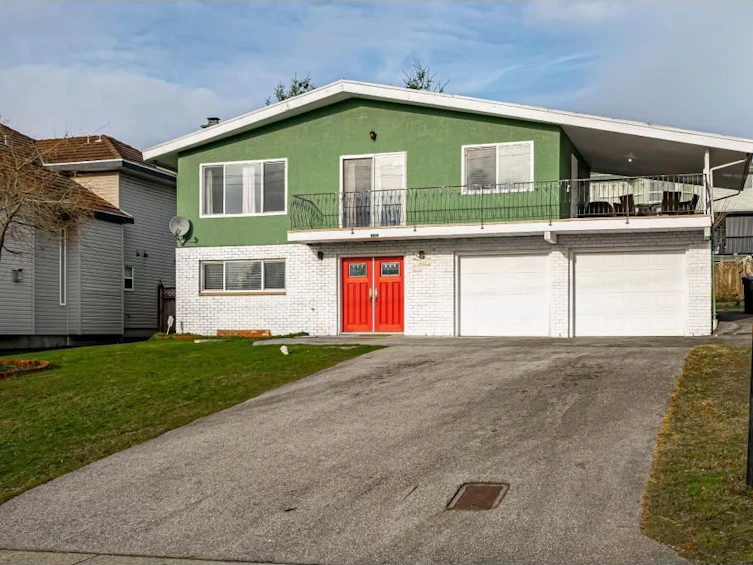 18463 56 Avenue, Surrey, BC, V3S 8J3