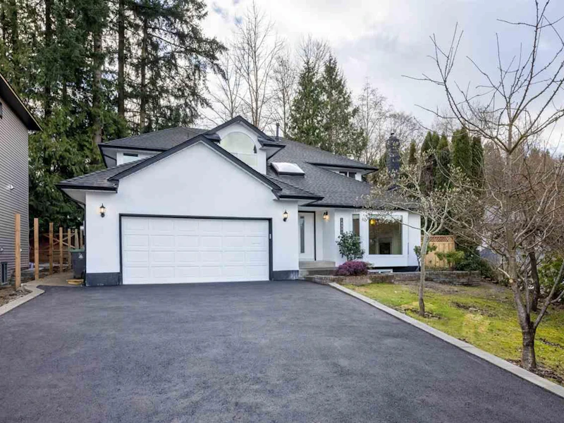 14358 77th Avenue, Surrey BC V3W 0X9