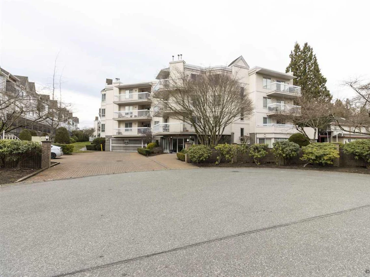 305-9299 121 Street, Surrey, BC, V3V 7X8