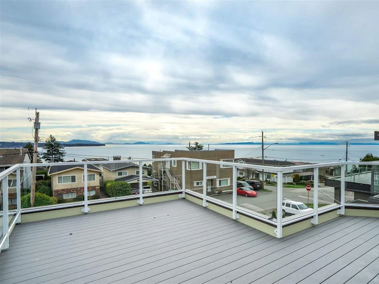 15124 Buena Vista Avenue, Surrey, BC, V4B 1Y3