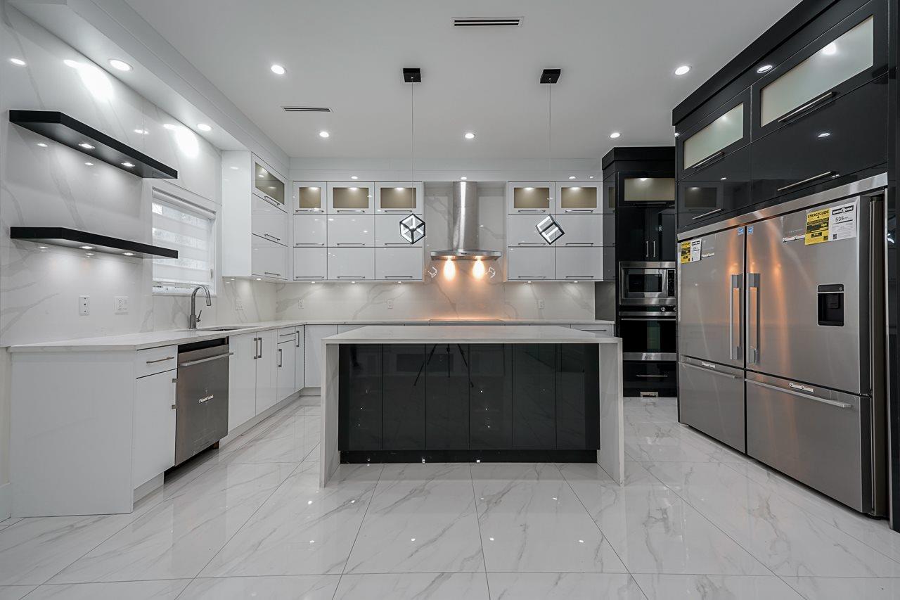 9492 156 Street, Surrey, BC, V3R 5T1