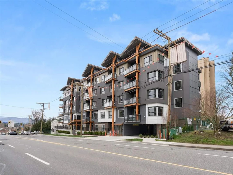 101-33568 George Ferguson Way, Abbotsford, BC, V2S 2L8