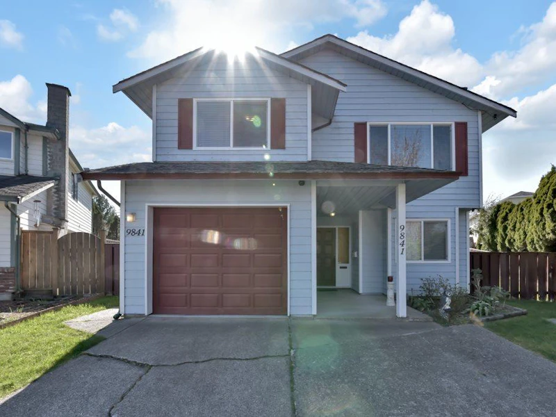 9841 150th Street, Surrey BC V3R 8H2