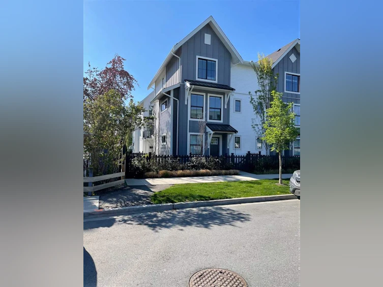 10-5945 176a Street, Surrey, BC, V3S 0A2