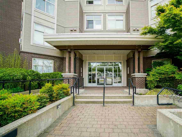 412-13555 Gateway Drive, Surrey, BC, V3T 0B5