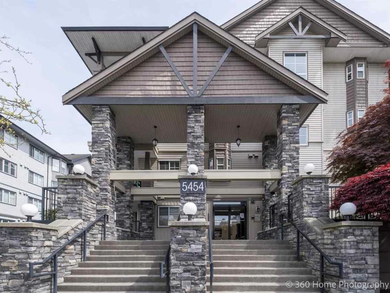 210 - 5454 198th Street, Langley BC V3A 1G2